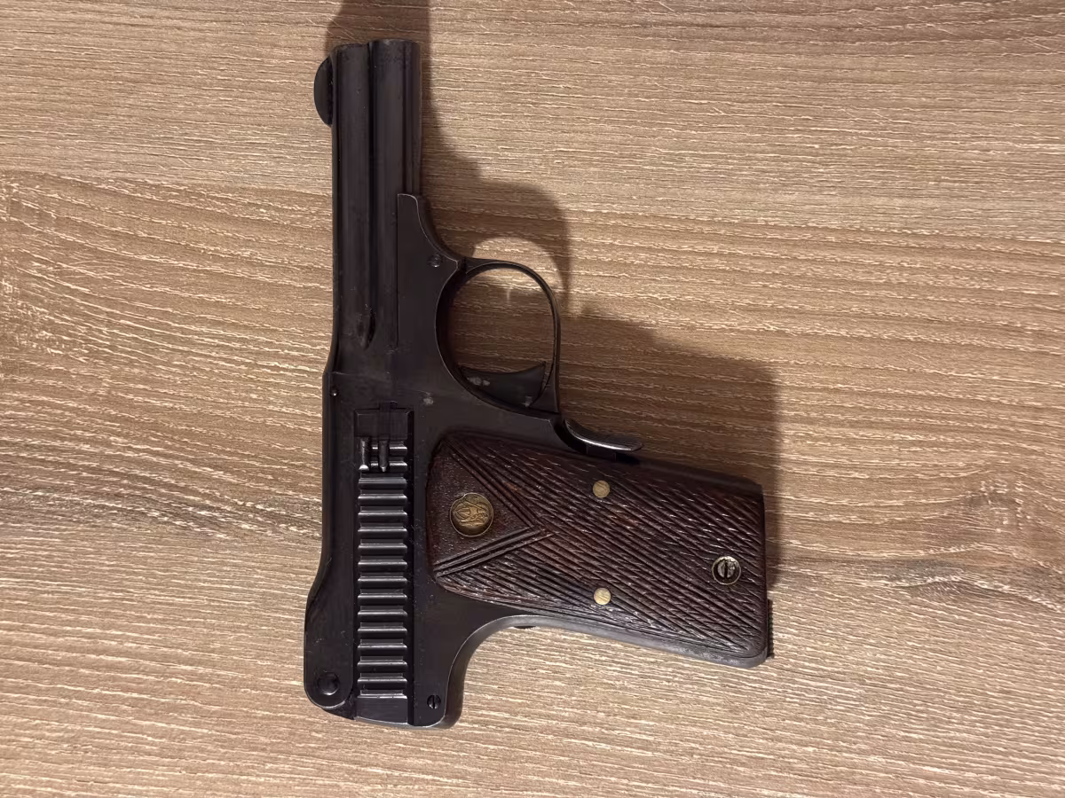Koleksiyonluk İlk Yarı Otomatik Smith Wesson