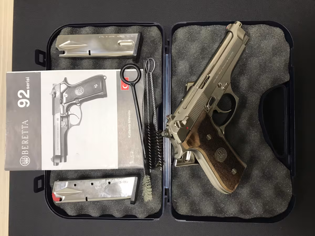 Temiz sıfır ayarında Beretta 92 FS