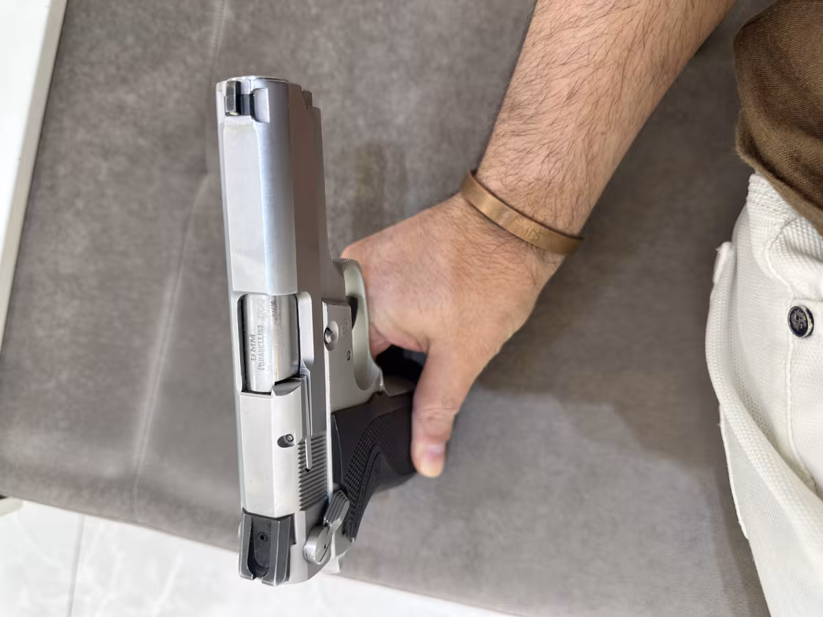 Sarraftan temiz smith wesson 6906