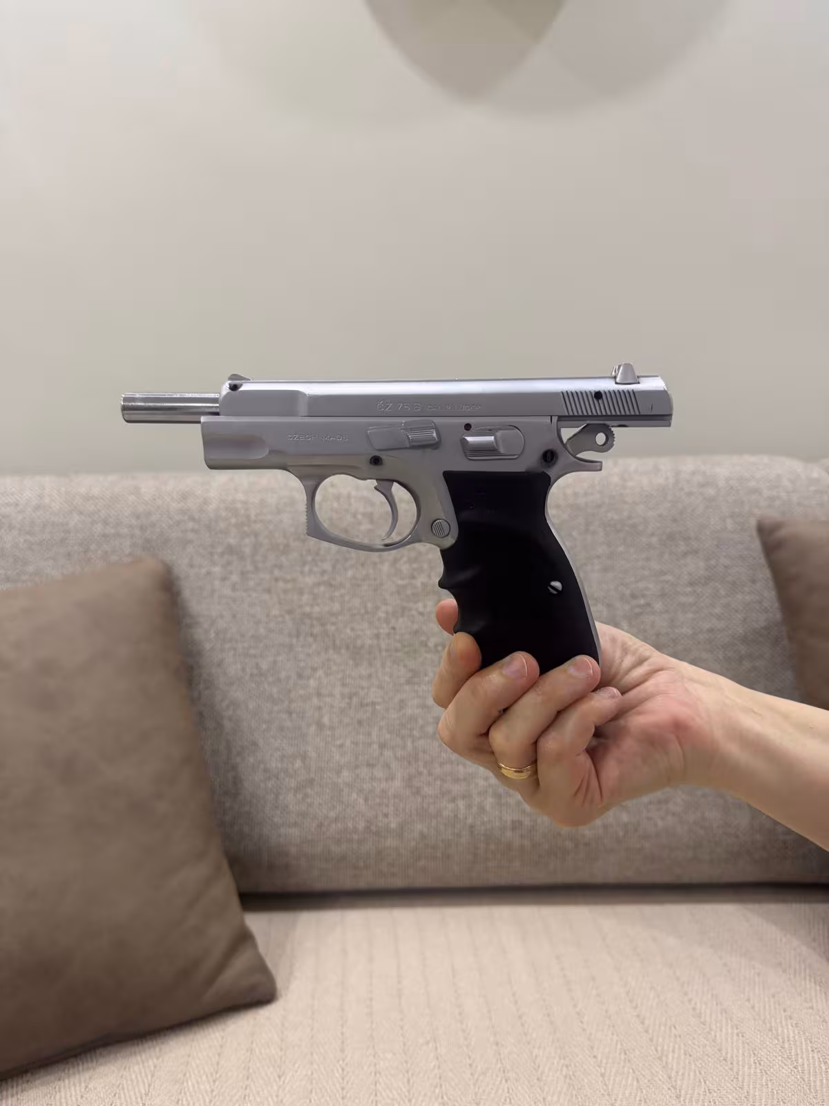 EMEKLİ EMNİYET MÜDÜRÜNDEN 9mm CZ 75 !