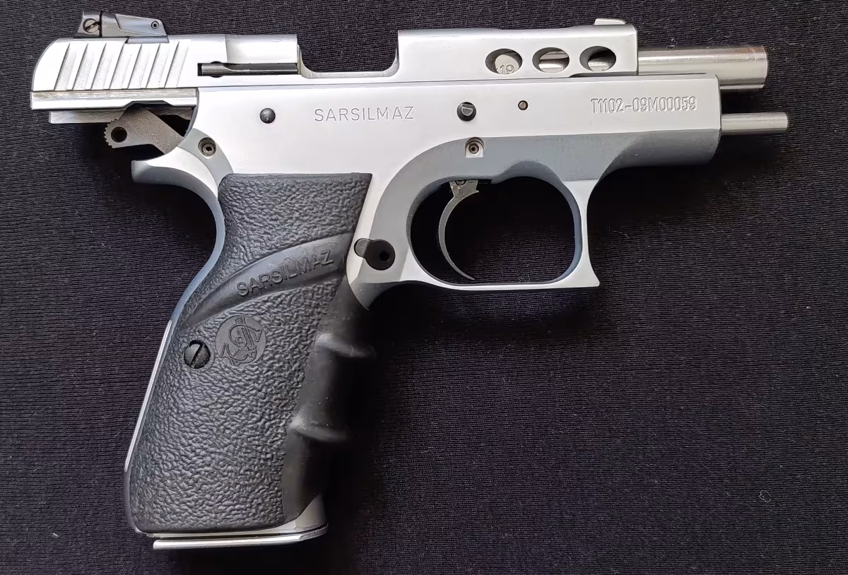 EMEKLİ EMNİYET GÖREVLİSİNDEN RUHSATLI SIFIR AYARINDA AZ ATIŞ YAPILAN ÖMÜR BOYU GARANTİLİ STANLESS STEEL SARSILMAZ P 8 S. 15.000 TL.