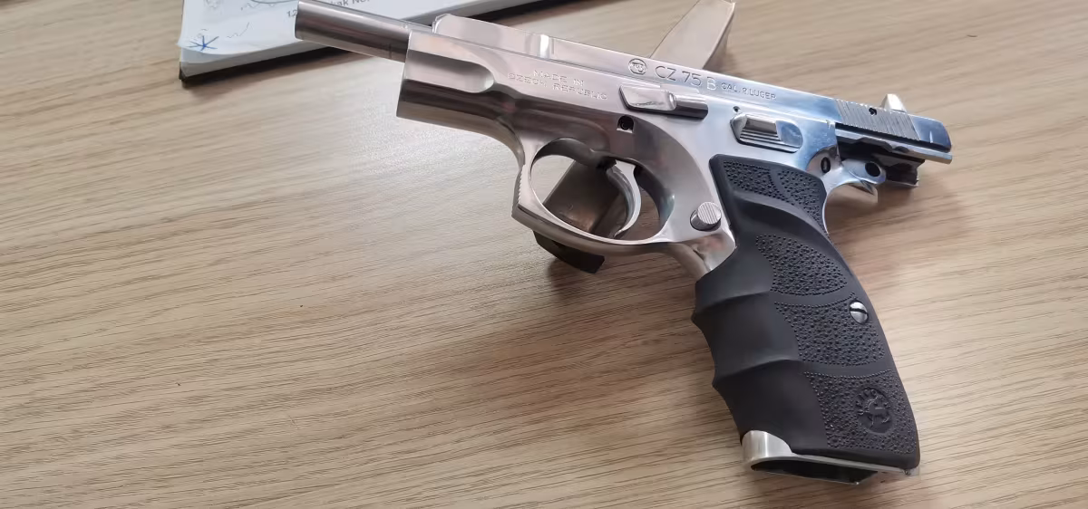 CZ 75B POLİS MEMURUNDAN