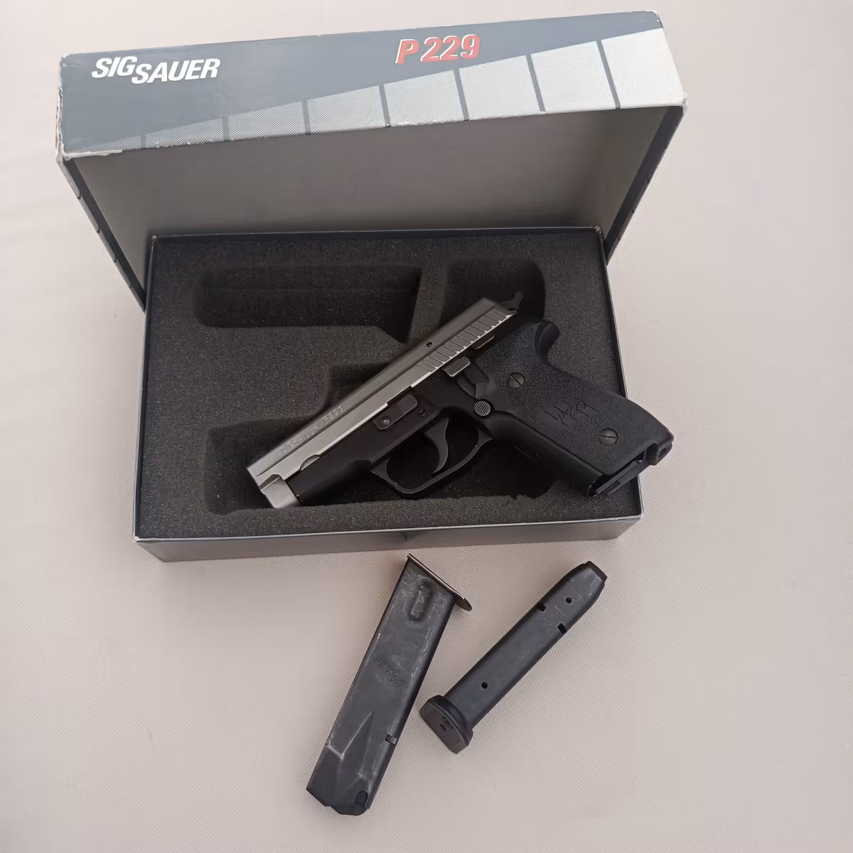 Sig sauer P229  (two-tone)