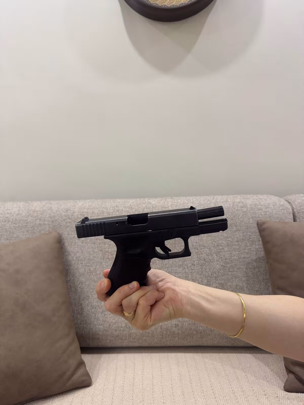 EMEKLİ EMNİYET MÜDÜRÜNDEN 9 mm ÇAPINDA GLOCK 19 !