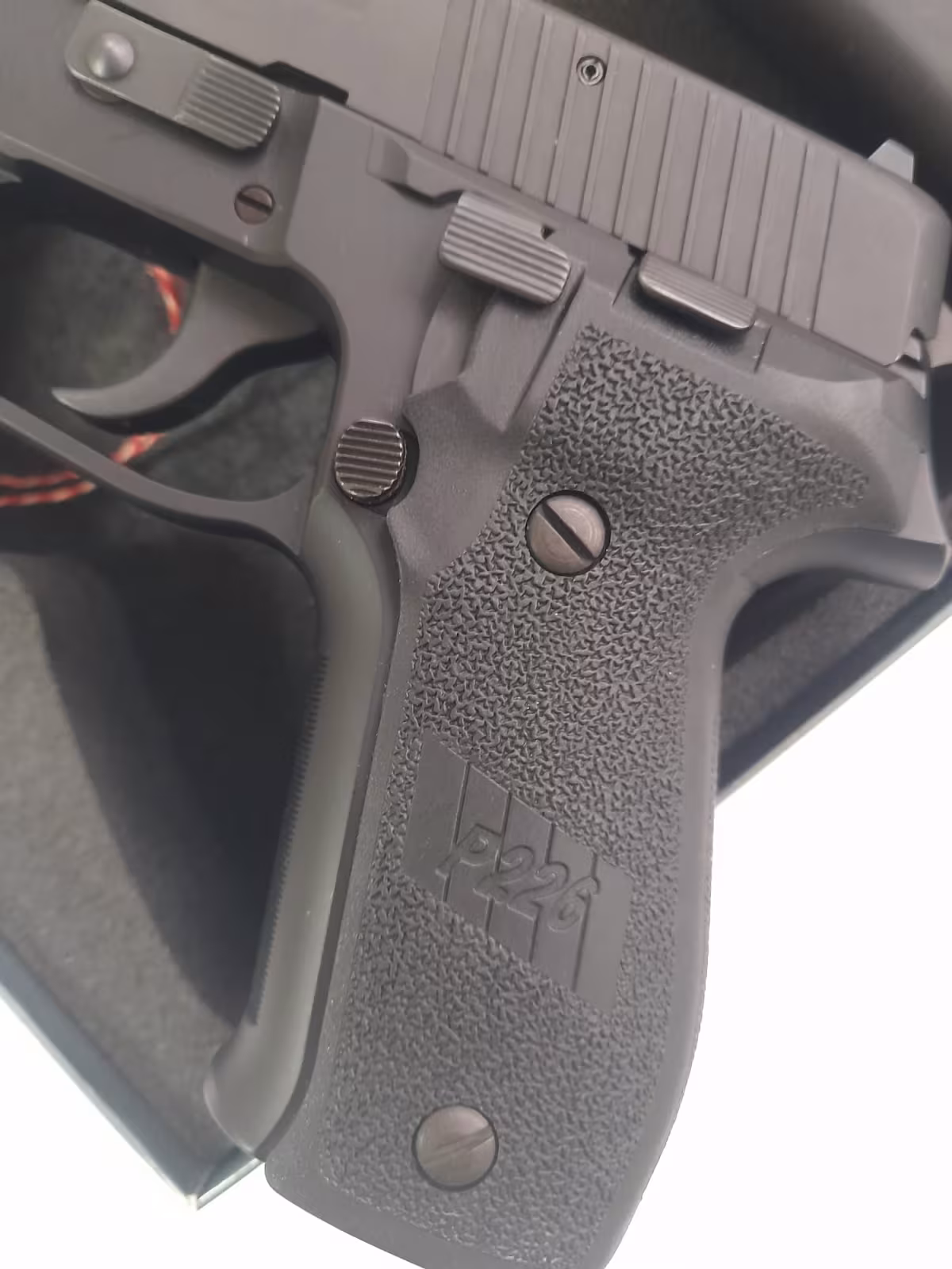 P226
