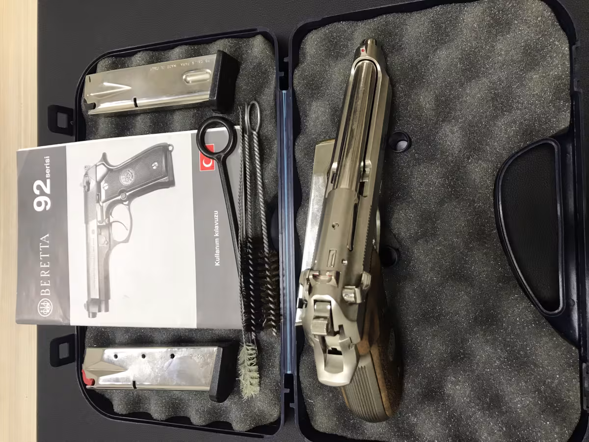 Temiz sıfır ayarında Beretta 92 FS