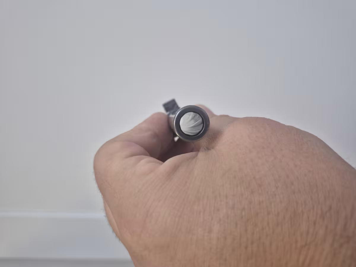 TEMİZ VE YEDEK ŞARJÖRLÜ GLOCK TABANCA