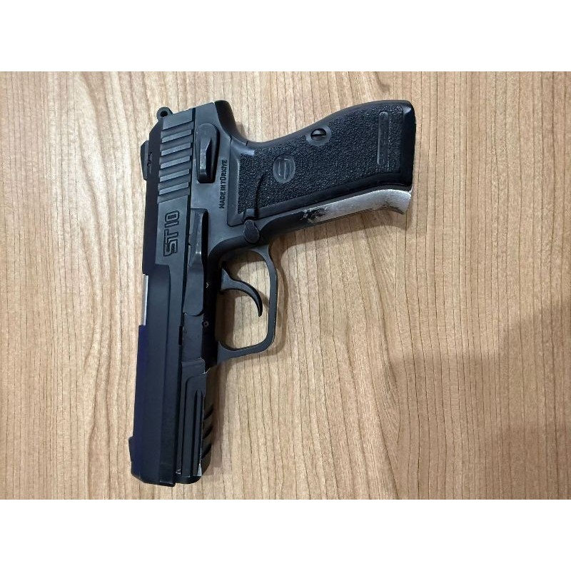 Askeri personelden çok az kullanılmış Sarsılmaz ST 10 tabanca