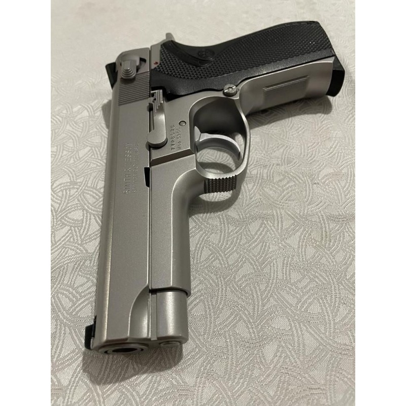 YARGI MENSUBUNUN KOLEKSİYONUNDAN...  Smith Wesson 5906 model silah