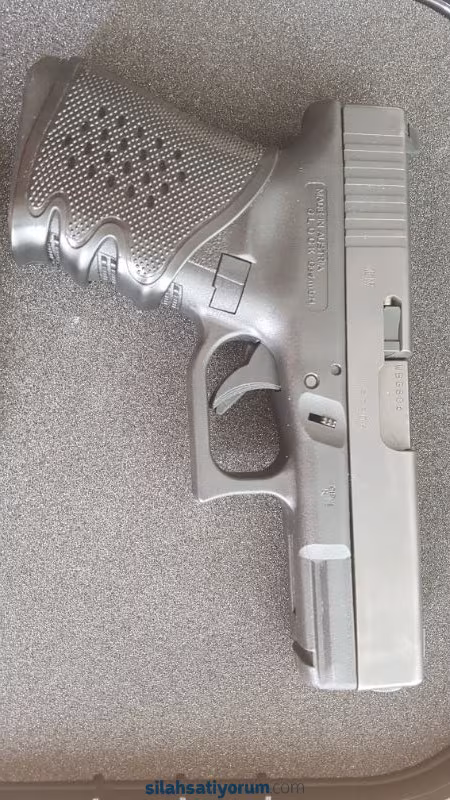 Kamu görevlisinden temiz glock G19; sadece 2 şarjör deneme atışı yapılmıştır ve belde hiç taşınmamıştır.