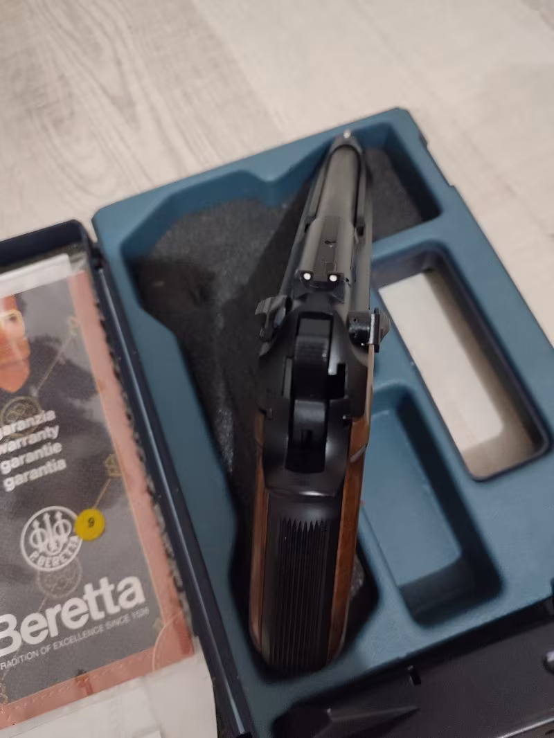 Sıfırdan farksız Beretta 9 mm 15+1 ihtiyaç fazlalığından