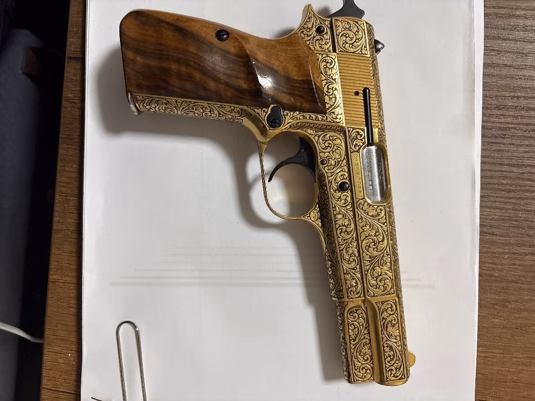 Özel işlemeli browning