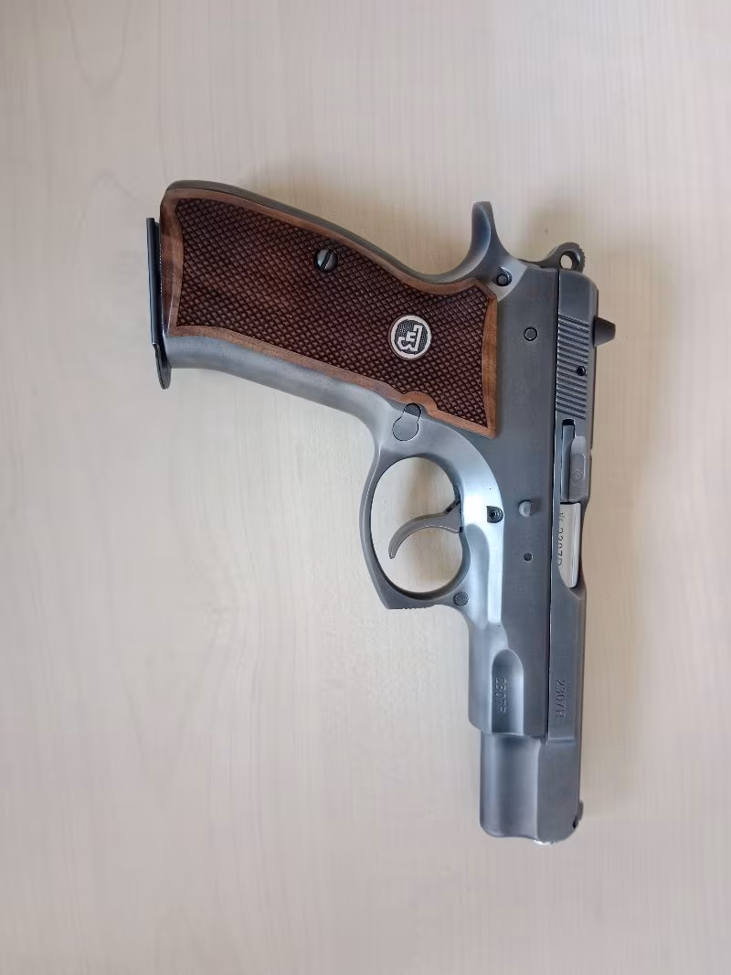 Emniyet mensubundan 97 yılı üretimi Cz75