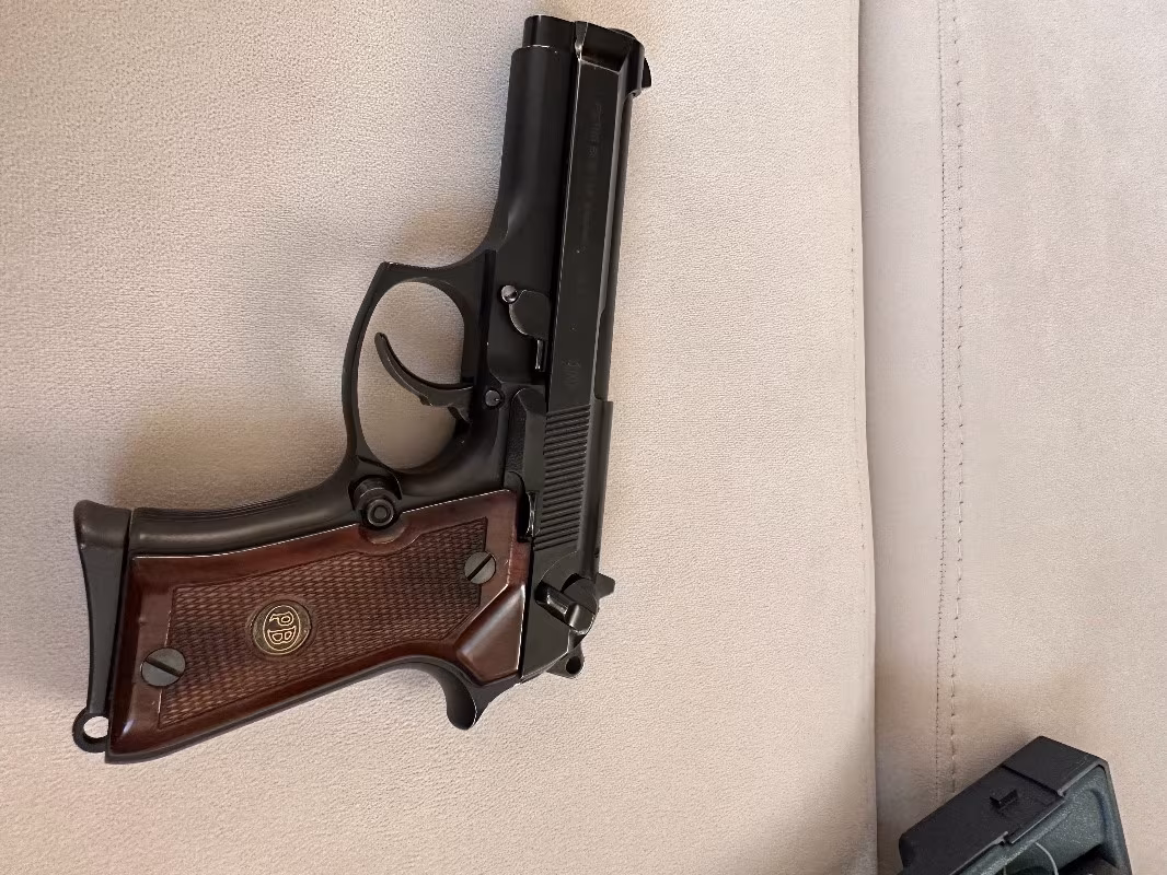 Tertemiz baretta babamdan kalma sila satıyorum boya Çizik yok