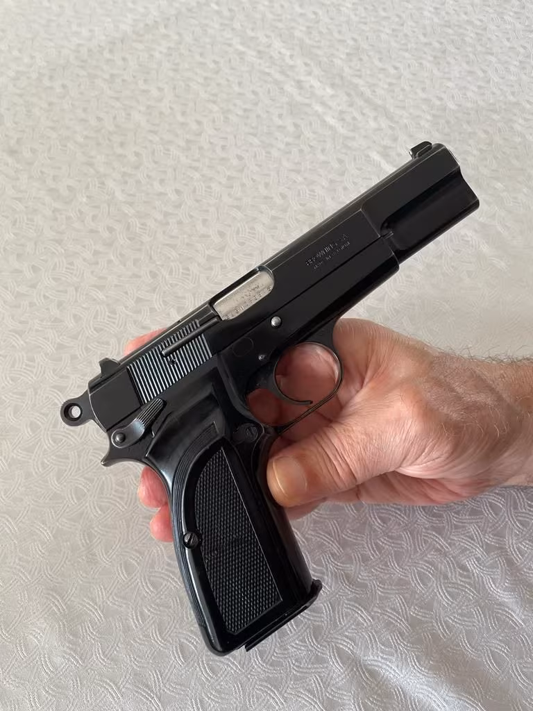 Yargı mensubunun koleksiyonundan tamamen orjinal Belçika Browning silah