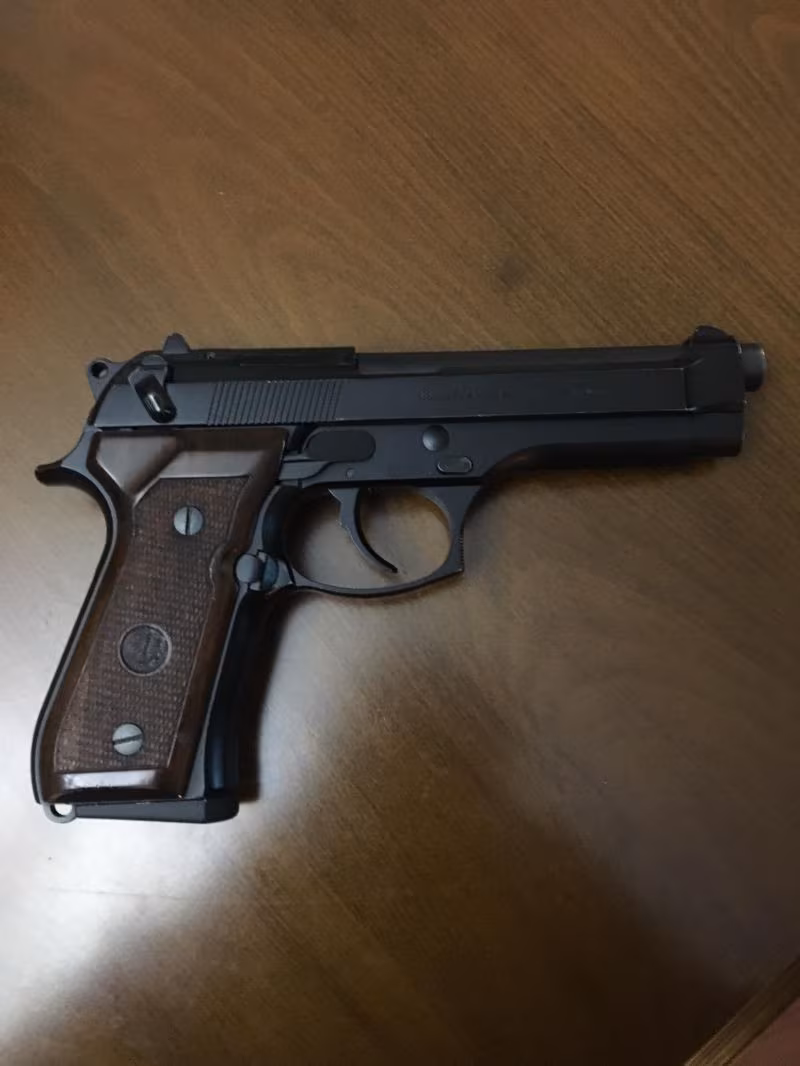 SIFIR AYARINDA BERETTA F92 RUHSAT SAHİBİNDEN KUTULU