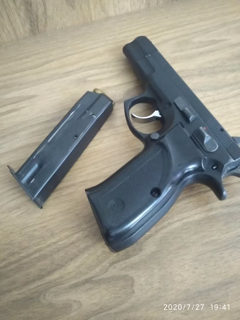 EMEKLİ POLİS TEN SIFIR AYARINDA CZ 75. AYRICA TEMİZ YAVUZ16  VE KIRIKKALE 7:65 VARDIR