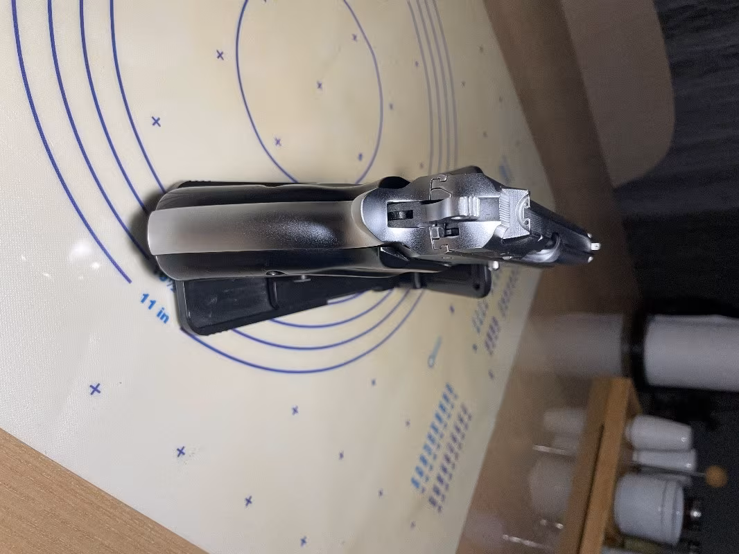 CZ-75 B Çekoslovakya, ÇEK Yapımı Tabanca