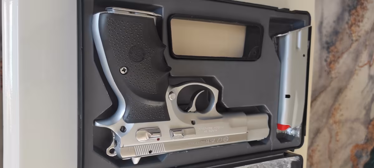 ✓CZ 75 B