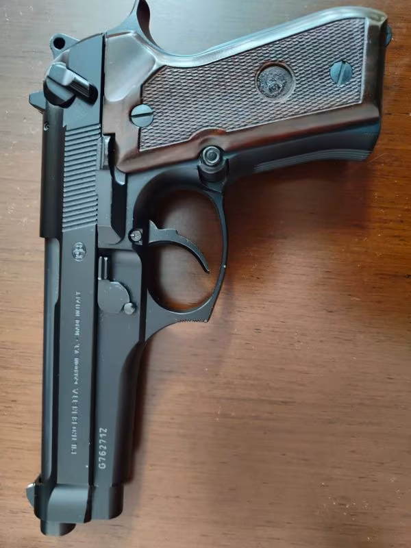 EMEKLİ POLİSTEN KULLANILMAMIŞ BERETTA 92 FS 15+1 (9x19 mm)