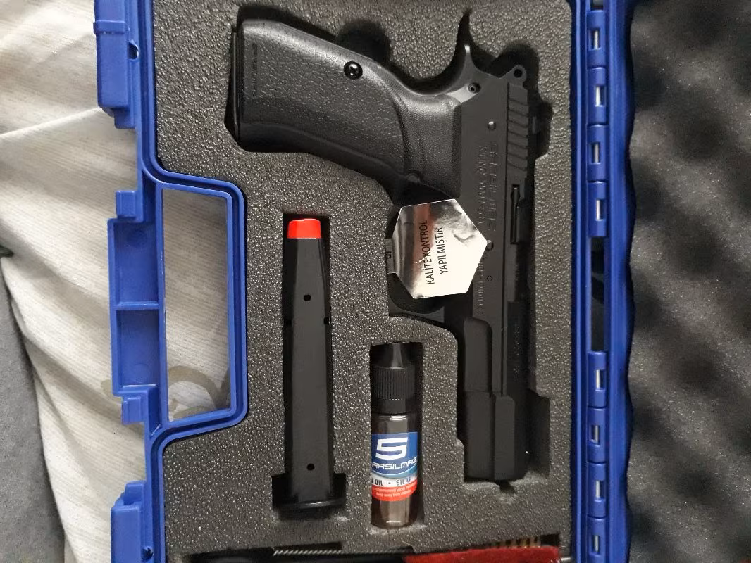 SIfır kutusunda etiketi üzerinde ruhsatlı Sarsılmaz Kılıç 2000 Mega