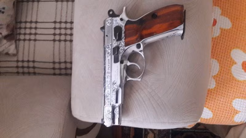 Polis ten CZ 75 B temiz silah