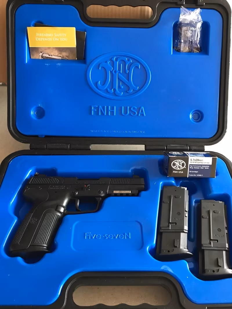 FN 5.7 ( Five-Seven)