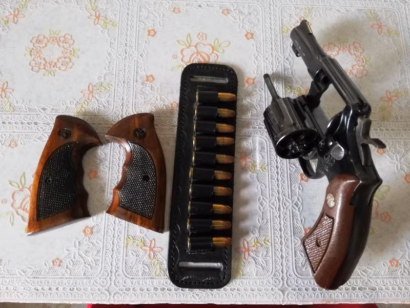 MEMURDAN RUHSATLI TOPLU TABANCA