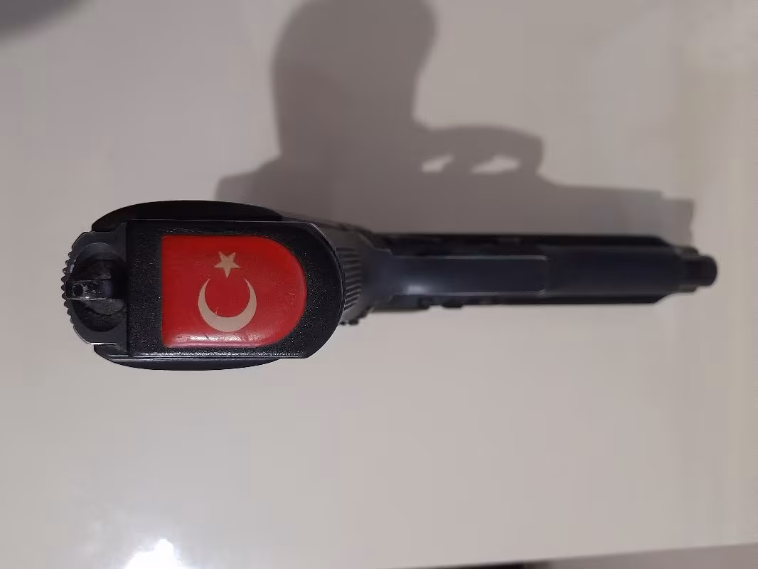 Polis memurundan temiz beretta fs92