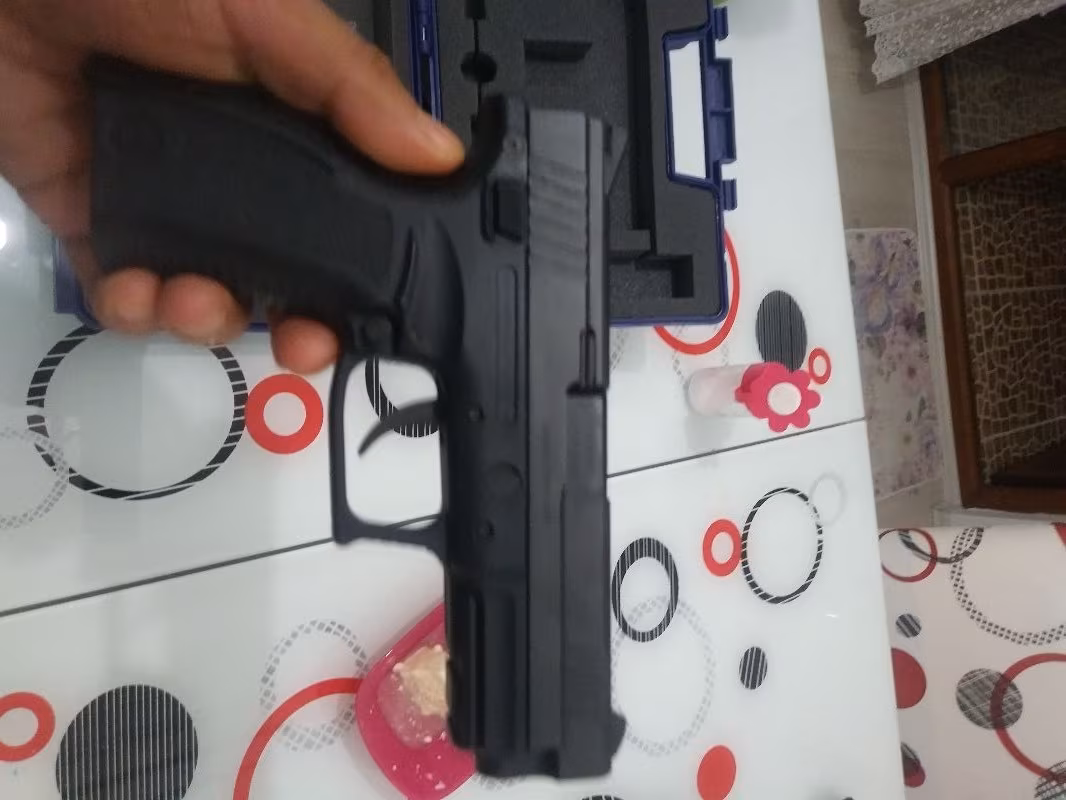 Tabancam temiz sıfır gibi 50 mermi atılmışdır son fiyat acil satlık)tır
