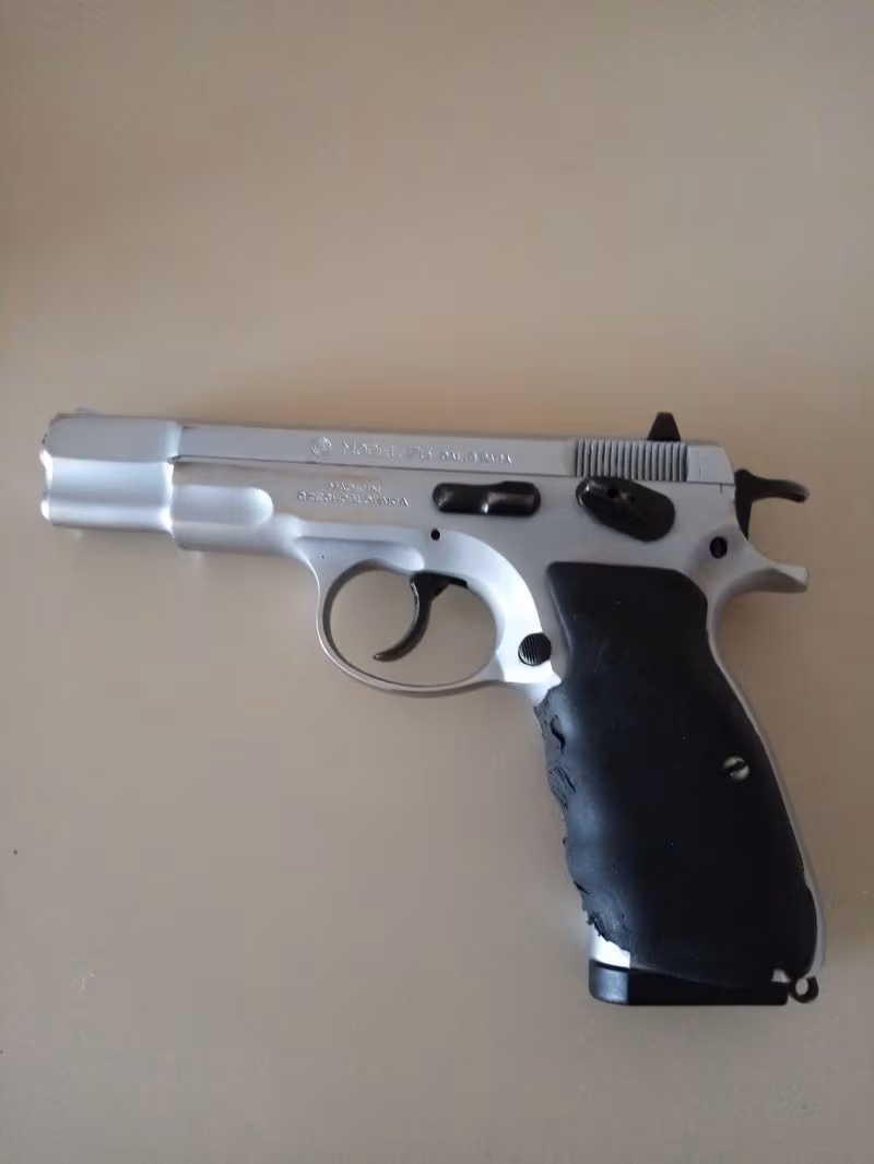 İlk sahibi emekli polis memuruna cz75