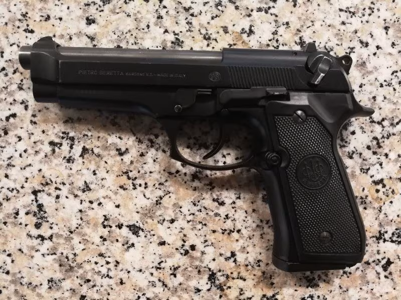 İŞTE SİLAH BUDUR DEDİRTEN BERETTA 92 FS
