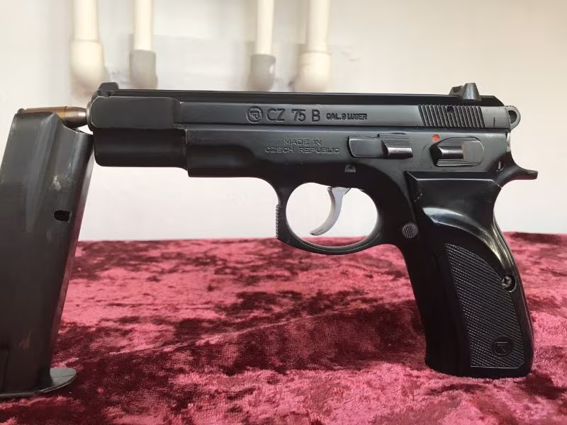 TEMİZ   ORJİNAL CZ75 TABANCA