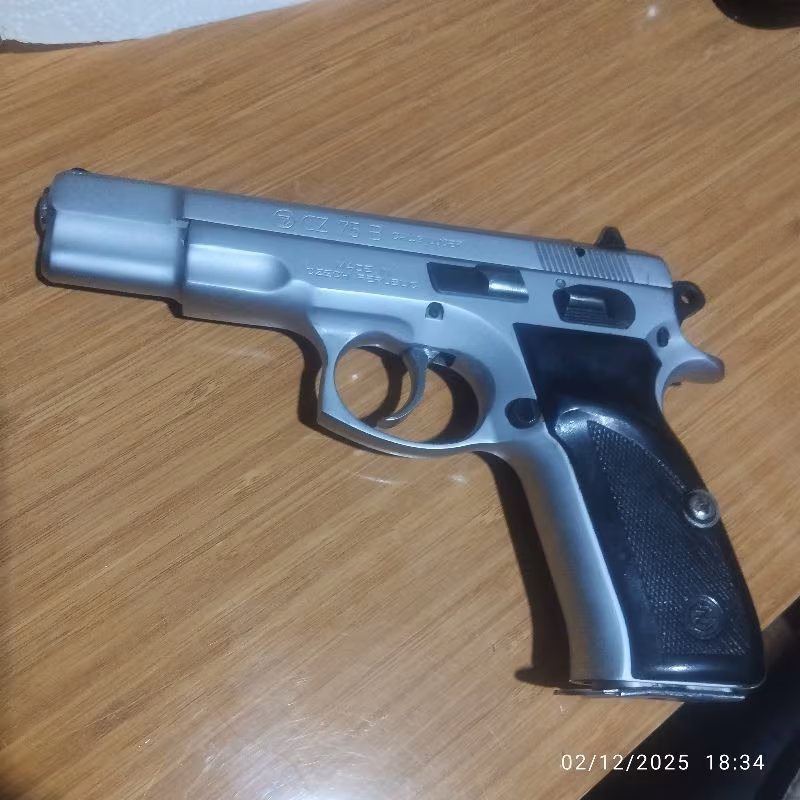 Sahibinden satılık ruhsatlı 1993 model cz75 tabanca