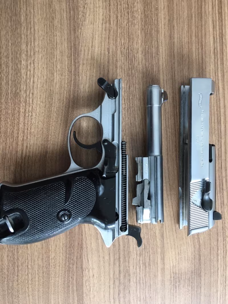 EMEKLİ KAMU GÖREVLİSİNDEN WALTHER P38