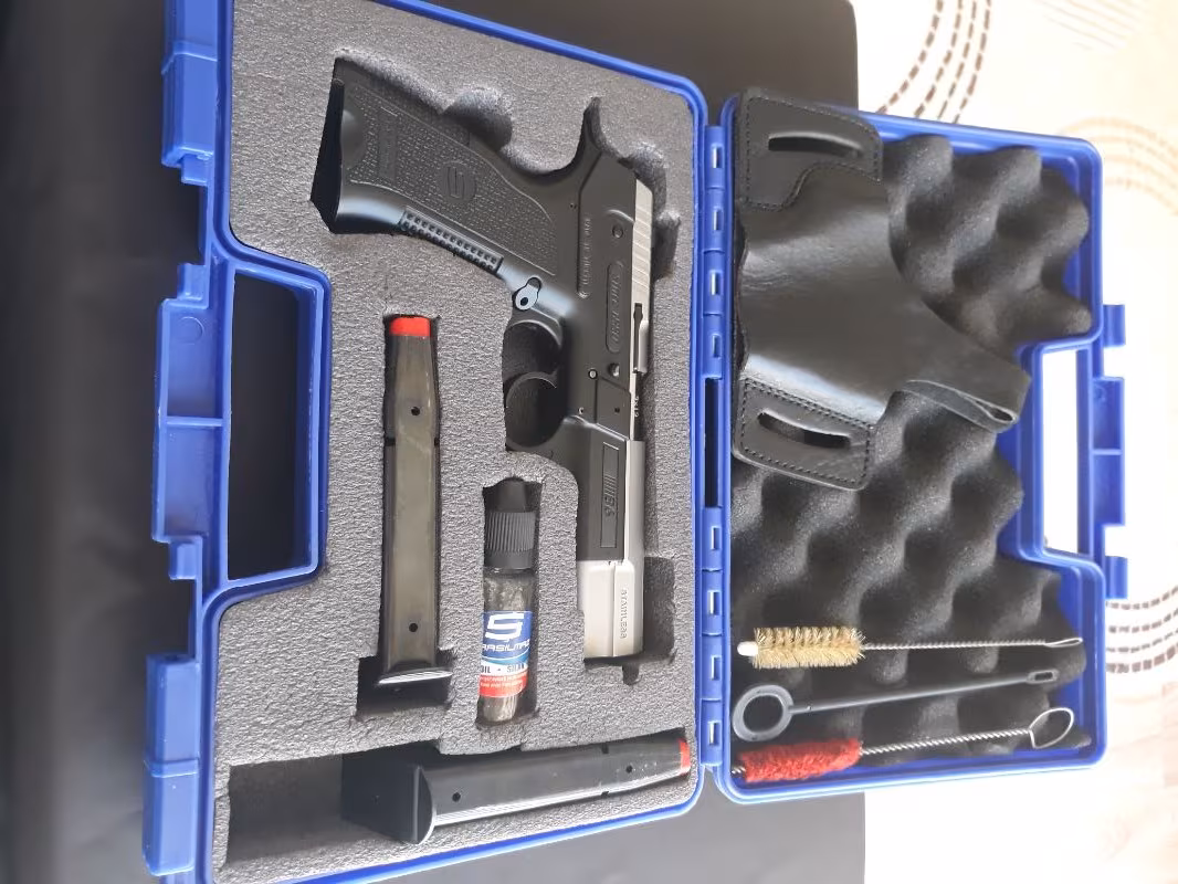 Sıfır ayarında Sarsılmaz B6 Beyaz tabanca