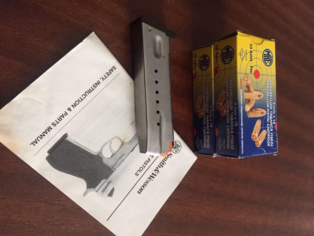 SMITH & WESSON 5906 MODEL