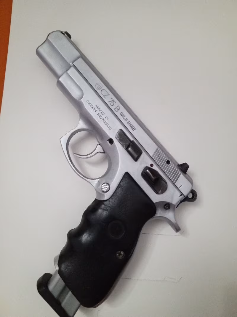 Emekli Polisten Temiz CZ