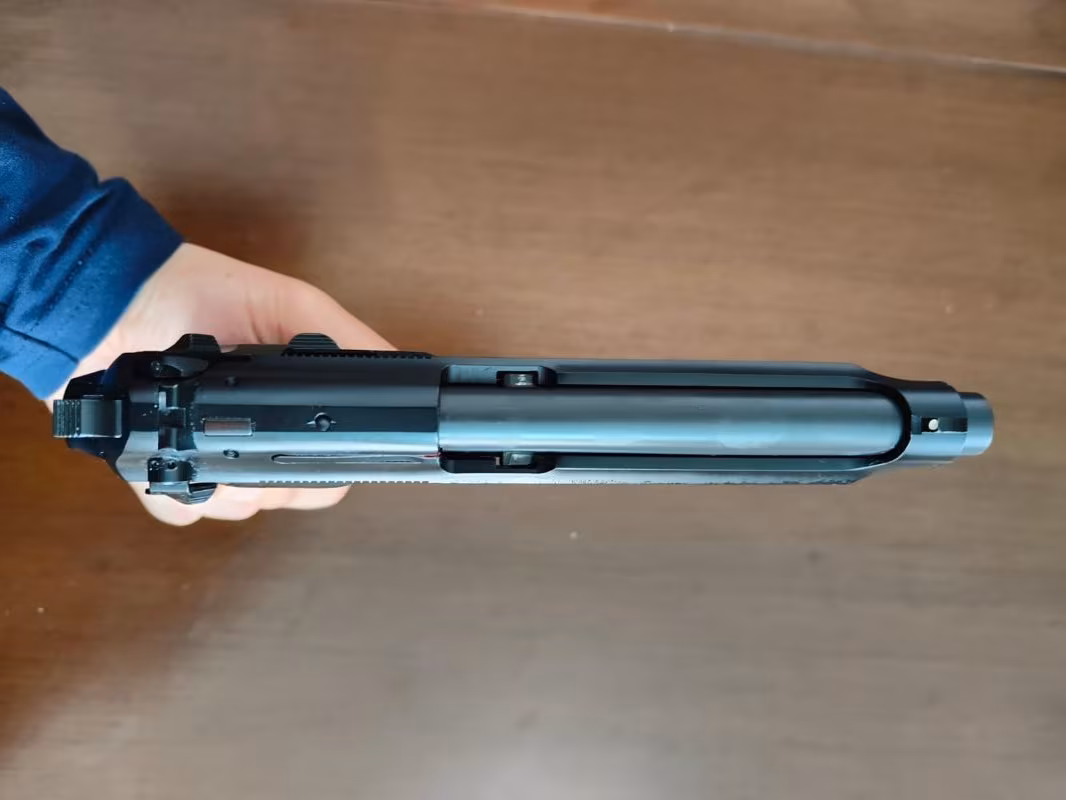 EMEKLİ POLİSTEN KULLANILMAMIŞ BERETTA 92 FS 15+1 (9x19 mm)