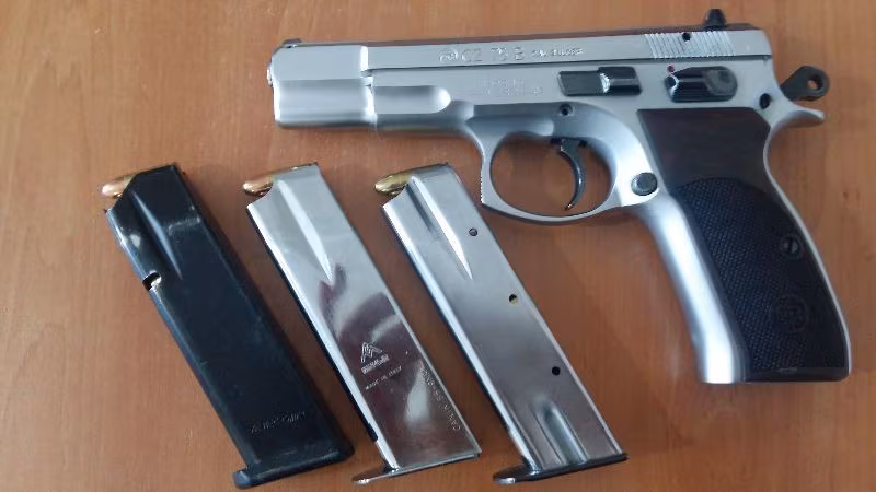 CZ 75 B KUTUSUNDA
