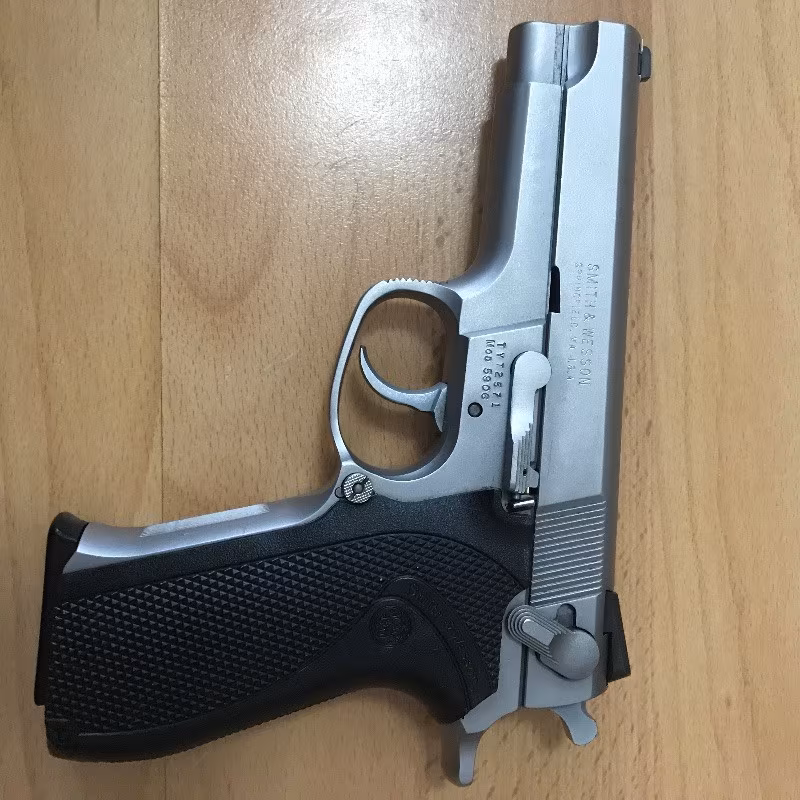 Memurdan temiz Smith Wesson 5906