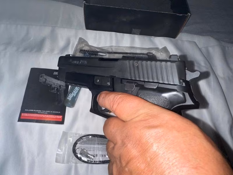 SIFIR SİGSUAR P 226 NİTRON AMERİKAN KUTUSUNDA  YÜKSEK MAHKEME BAŞKANINDAN ALINMA ETİKETİ ÜZERİNDE