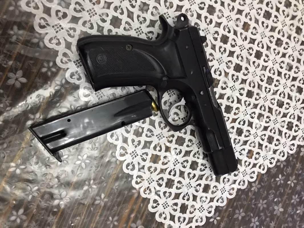 Emekli Polisten Ruhsatlı CZ75 B serisi