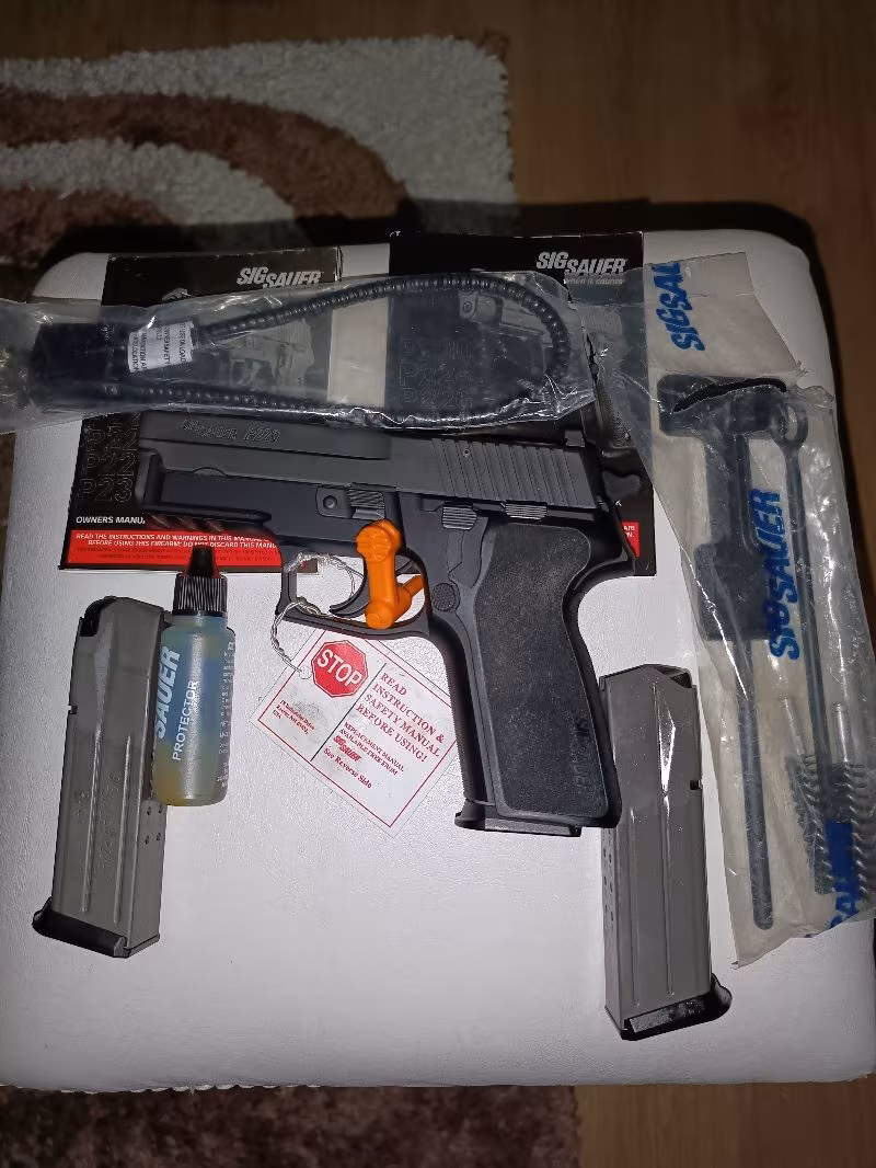 SIFIR SİGSUAR P 229 TABANCA ETİKETLER ÜZERİNDE TÜRKİYE'YE GELEN SON SİGSUARLARDAN TUTULAN MODELİ ORJİNAL KUTUSUNDA TÜM APARATLARI İLK GÜNKÜ GİBİ POŞETİNDE BULUNDURMA OLDUĞU İÇİN KUTUSUNDA KASADA MUHAFAZA EDİLMİŞ