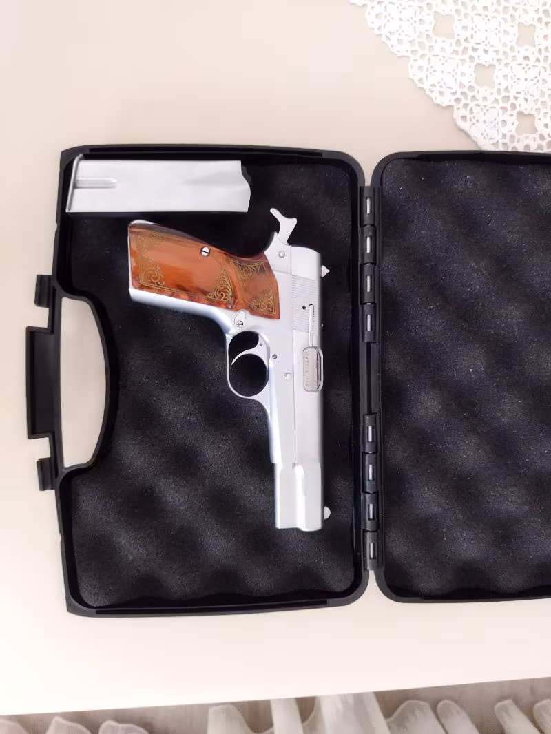 Silahların babası satışta