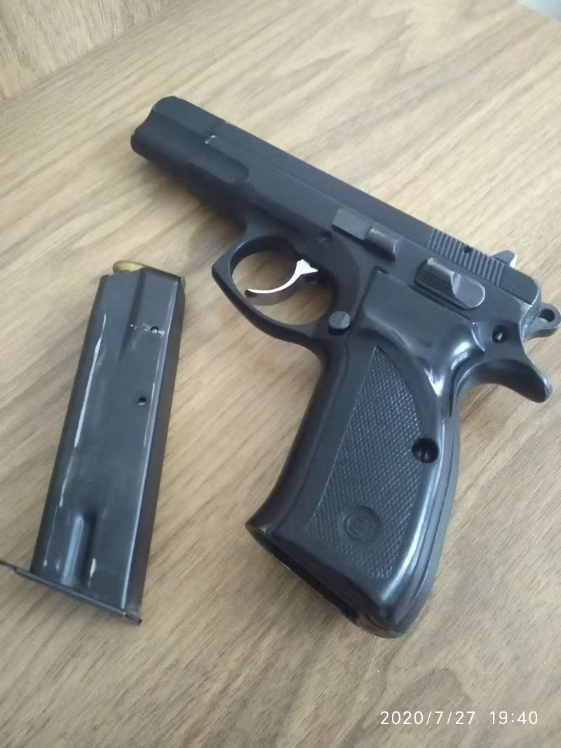 EMEKLİ POLİS TEN SIFIR AYARINDA CZ 75. AYRICA TEMİZ YAVUZ16  VE KIRIKKALE 7:65 VARDIR