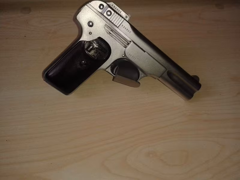 Brovning berevete 7.65 firmanın ilk şarjörlü silahı 1900 yılı