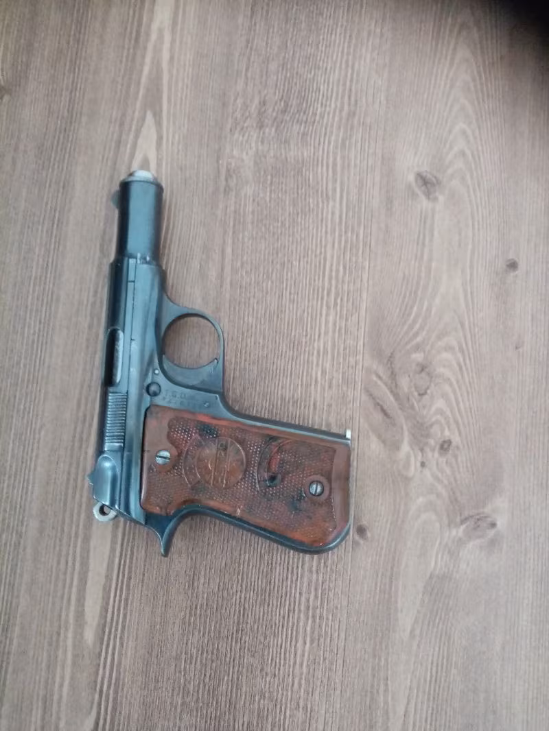 Emekli İcra Müdüründen temiz ruhsatlı ASTRA 7.65 MM MOD 4000 silah