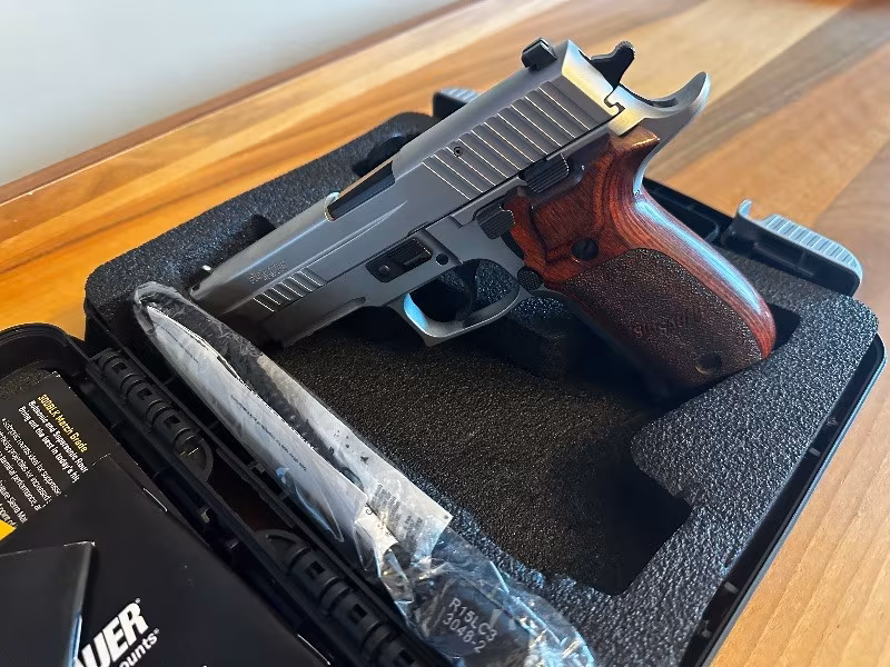 SIFIR KULLANILMAMIŞ SIG SAUER P 226