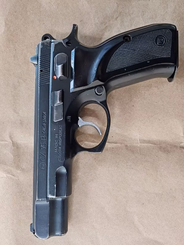 KAMU GÖREVLİSİNDEN CZ 75 B